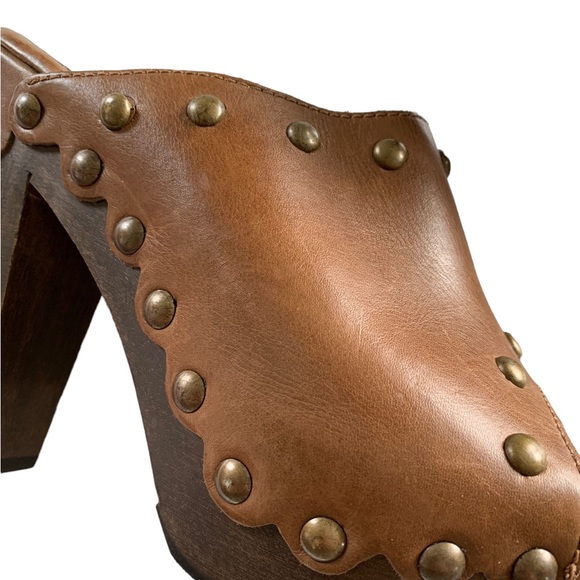 Stuart Weizmann Brown Leather Platform Studded Clogs . - Picture 11 of 12